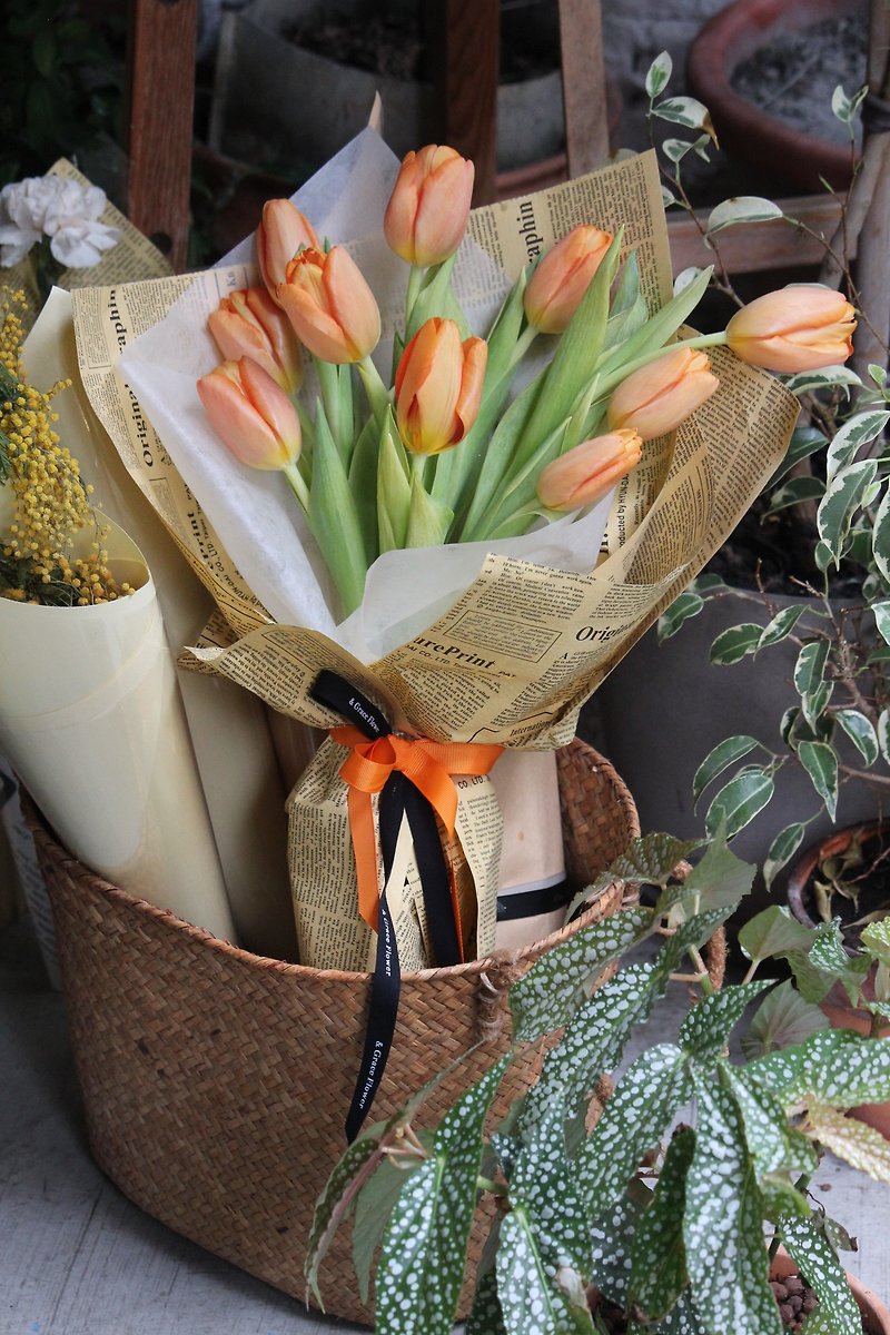 Bouquet of 9 tulips - ตกแต่งต้นไม้ - พืช/ดอกไม้ สีส้ม