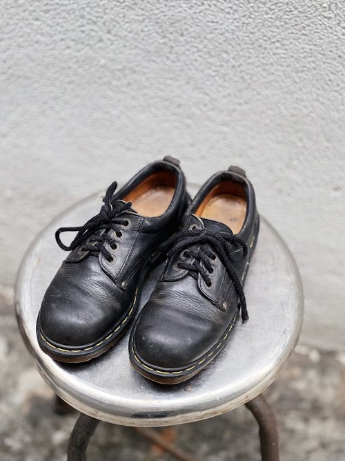 河水山 Dr. Martens 經典純黑 真皮牛皮革 厚底馬汀鞋馬丁靴子中筒機車靴