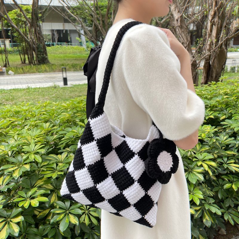 Green pattern bag* woven shoulder bag - กระเป๋าแมสเซนเจอร์ - ผ้าฝ้าย/ผ้าลินิน สีกากี