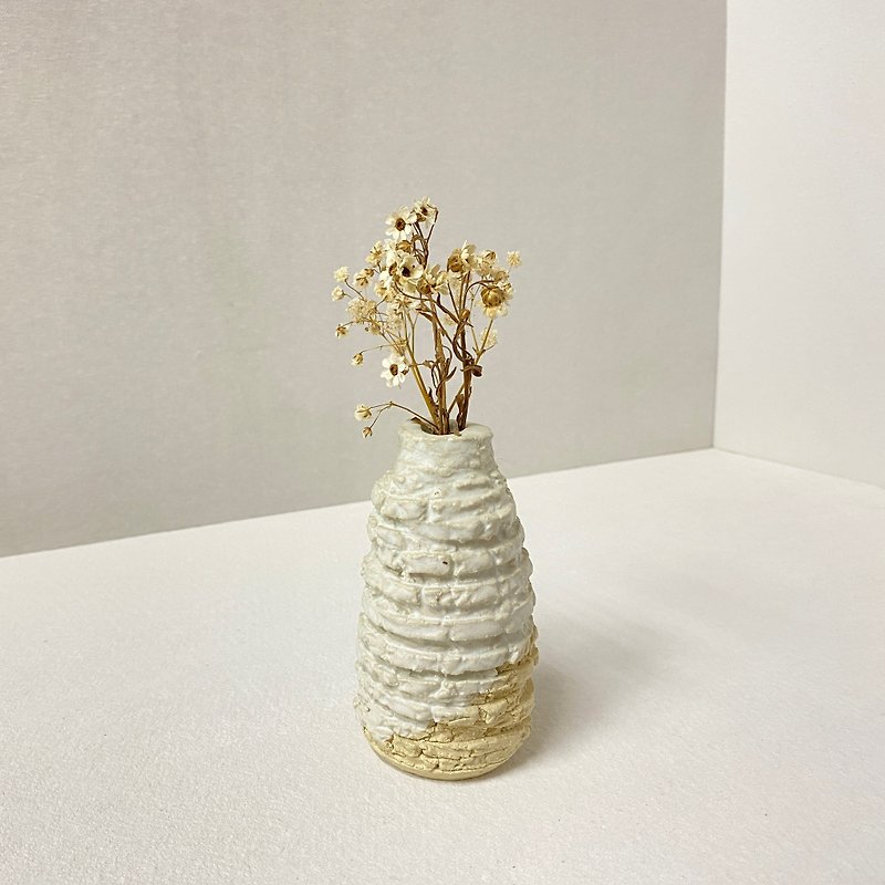 【永皴燒】手工陶瓷 小型花器 花瓶 生活家飾 - 花瓶/陶器 - 瓷 白色