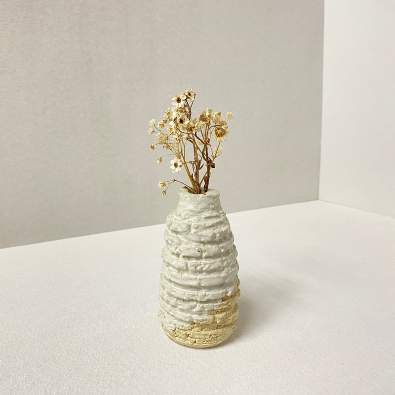 [Yong Cun Shao] 手作りの陶器製の小さな花瓶、リビングおよび室内装飾品 - 花瓶・植木鉢 - 磁器 ホワイト