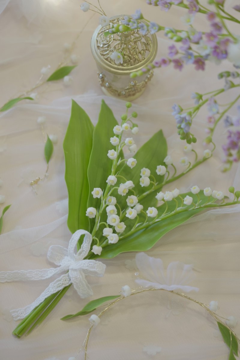 Hand-made lily of the valley small bouquet wedding can be used as a commemorative beautiful home decoration unique gift clay hand pinched - ของวางตกแต่ง - ดินเหนียว สีเขียว