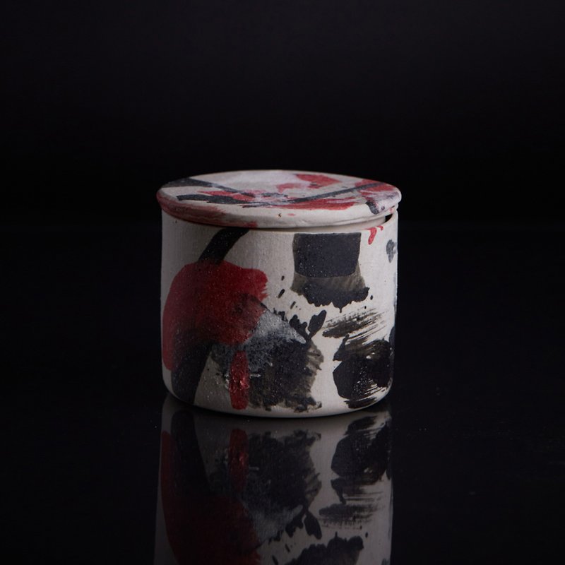 Chihe series No.32 niche hand-painted black and red brush strokes scented candles home fragrance pure hand-made ceramics - Candles & Candle Holders - Porcelain 