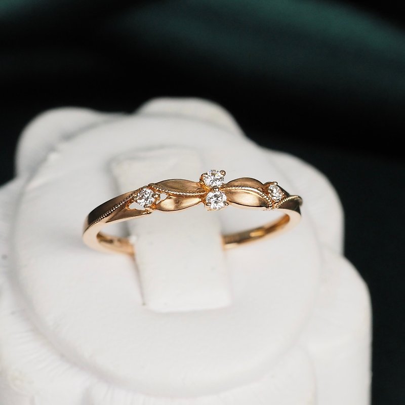 18K金鑽石花瓣戒指 The Diamond Petal Ring in Roseate - 戒指 - 貴金屬 