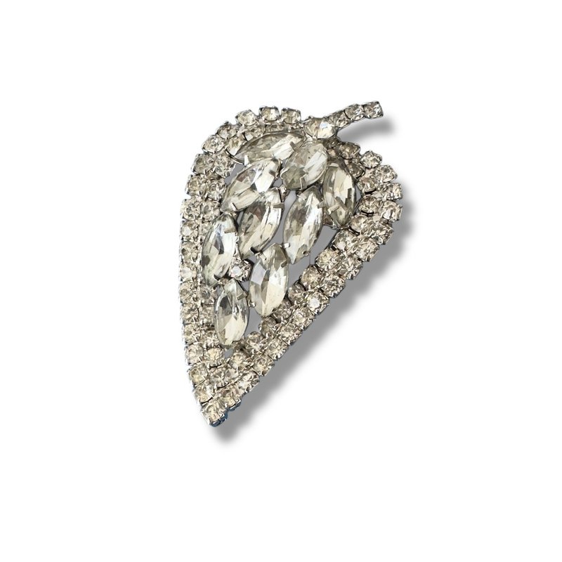 Vintage Crystal Leaf Brooch unsigned 1960s USA clear old crystals pin gift idea - 胸針 - 其他金屬 透明