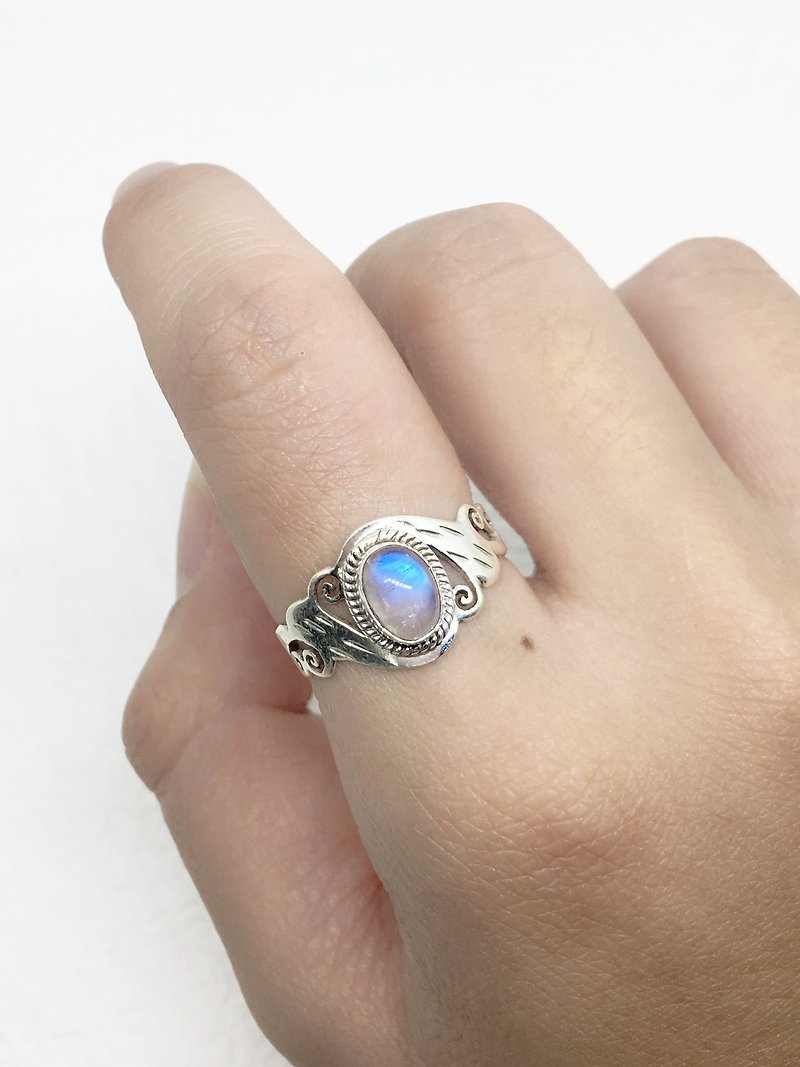 月光石925純銀雕花設計戒指 尼泊爾手工鑲嵌製作(款式1) - 戒指 - 寶石 藍色