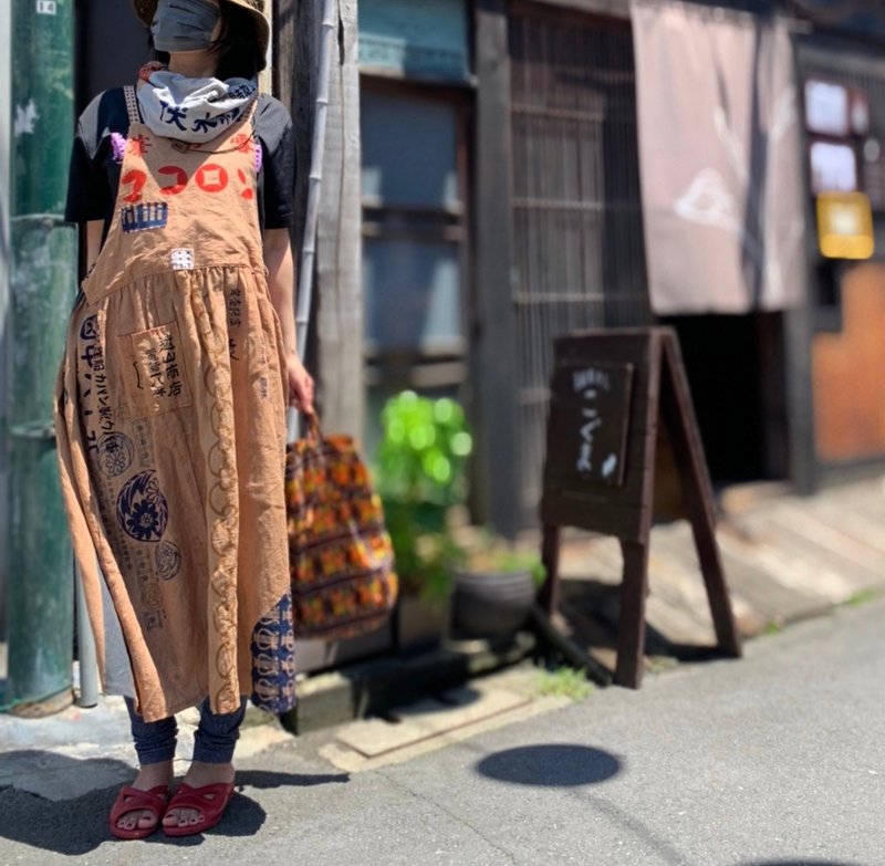 通過用柿子單寧染舊日式毛巾重新製成的跳線裙 - 洋裝/連身裙 - 棉．麻 卡其色