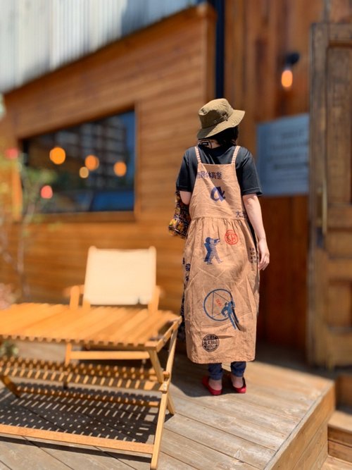 柿渋染め手ぬぐいをリメイクしたサロペットワンピース