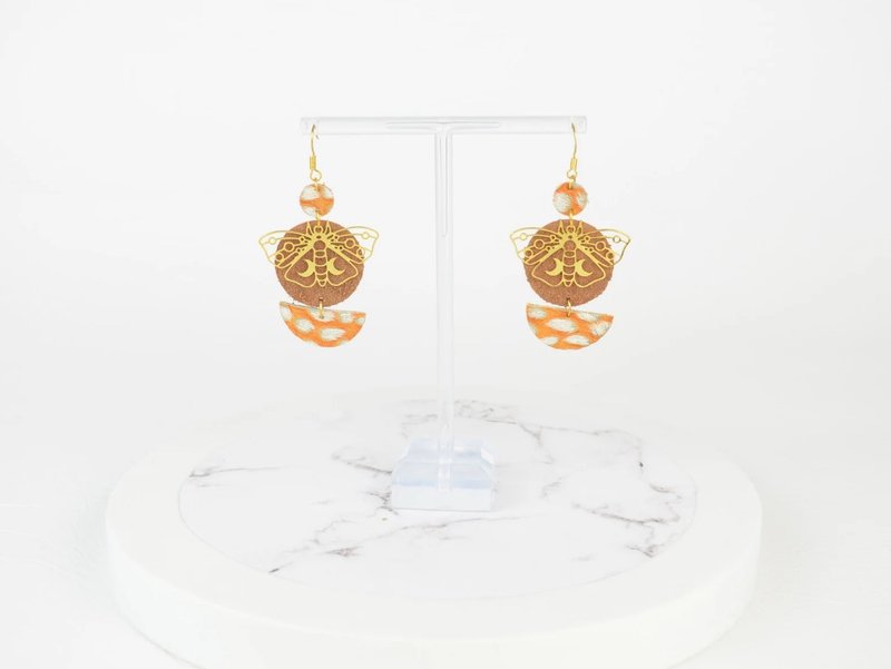 Moth Earrings in Gold & Orange Calf Hair Genuine Recycled Leather - 耳環/耳夾/耳骨夾 - 真皮 橘色