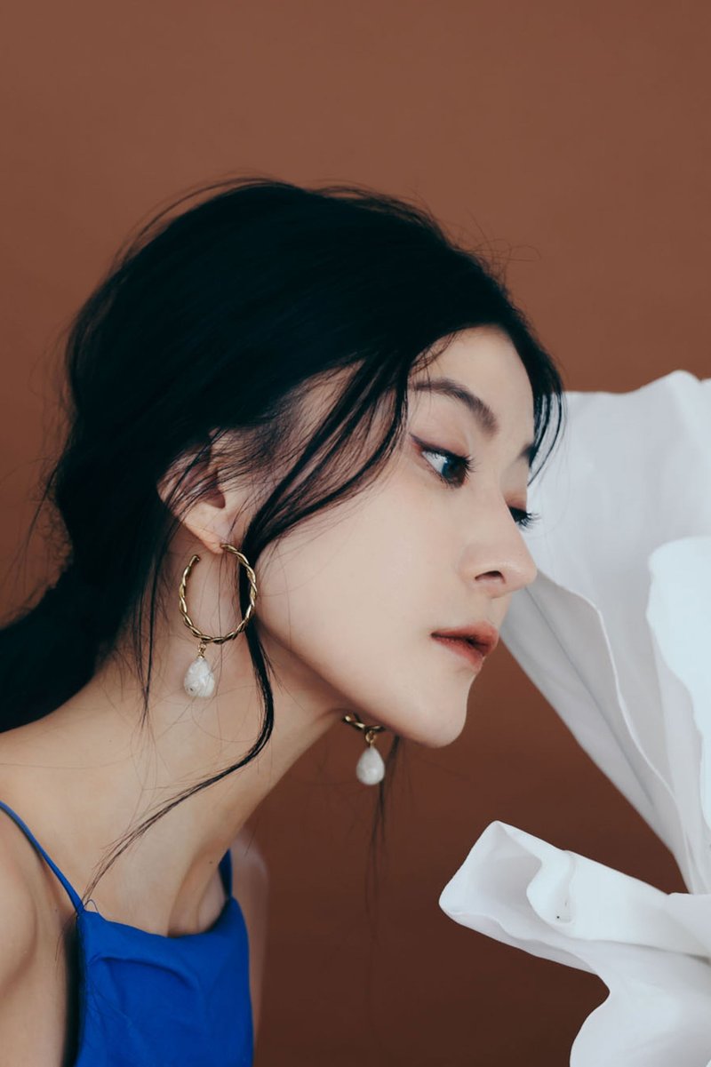 COR-DATE / 紋路圓弧 / 水滴耳環 / 白 - 耳環/耳夾/耳骨夾 - 其他材質 