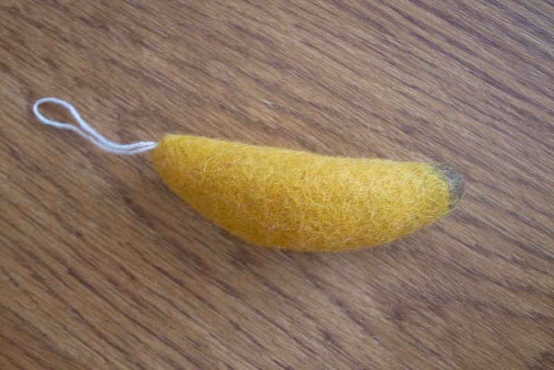 Felted Banana Hanging - พวงกุญแจ - ขนแกะ สีเหลือง