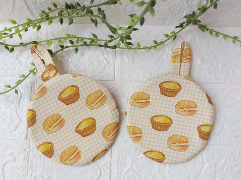 |Handmade|A set of two pieces|Light yellow plaid Hong Kong-style egg tart pineapple oil coaster|Cotton| - ที่รองแก้ว - ผ้าฝ้าย/ผ้าลินิน 