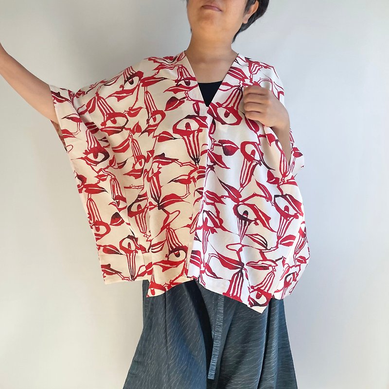 Unique item | Vertical cloth Wide Pullover -Silk KIMONO Remake, red skunk cabbag - เสื้อเชิ้ตผู้หญิง - ผ้าฝ้าย/ผ้าลินิน สีแดง
