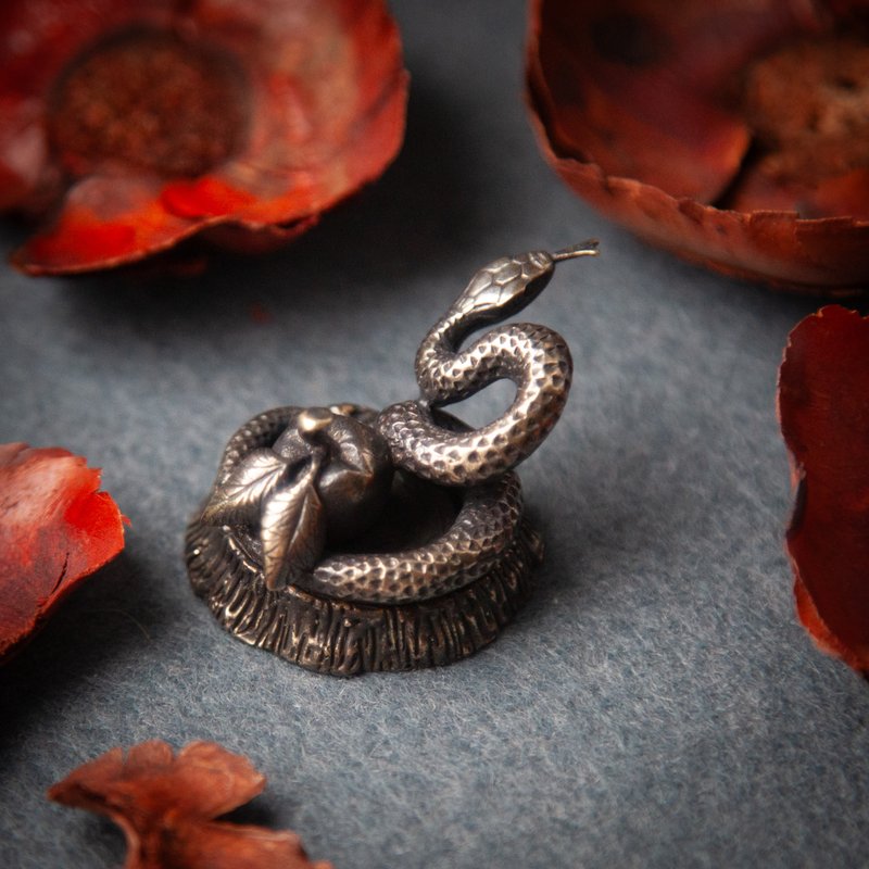 Small snake and apple figure. Handmade metal figurine for collection. Brass art - 其他 - 其他金屬 橘色