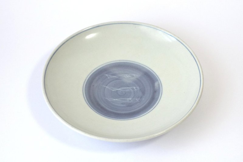 Round dish (Wuzhou fishprint) - Small Plates & Saucers - Pottery 