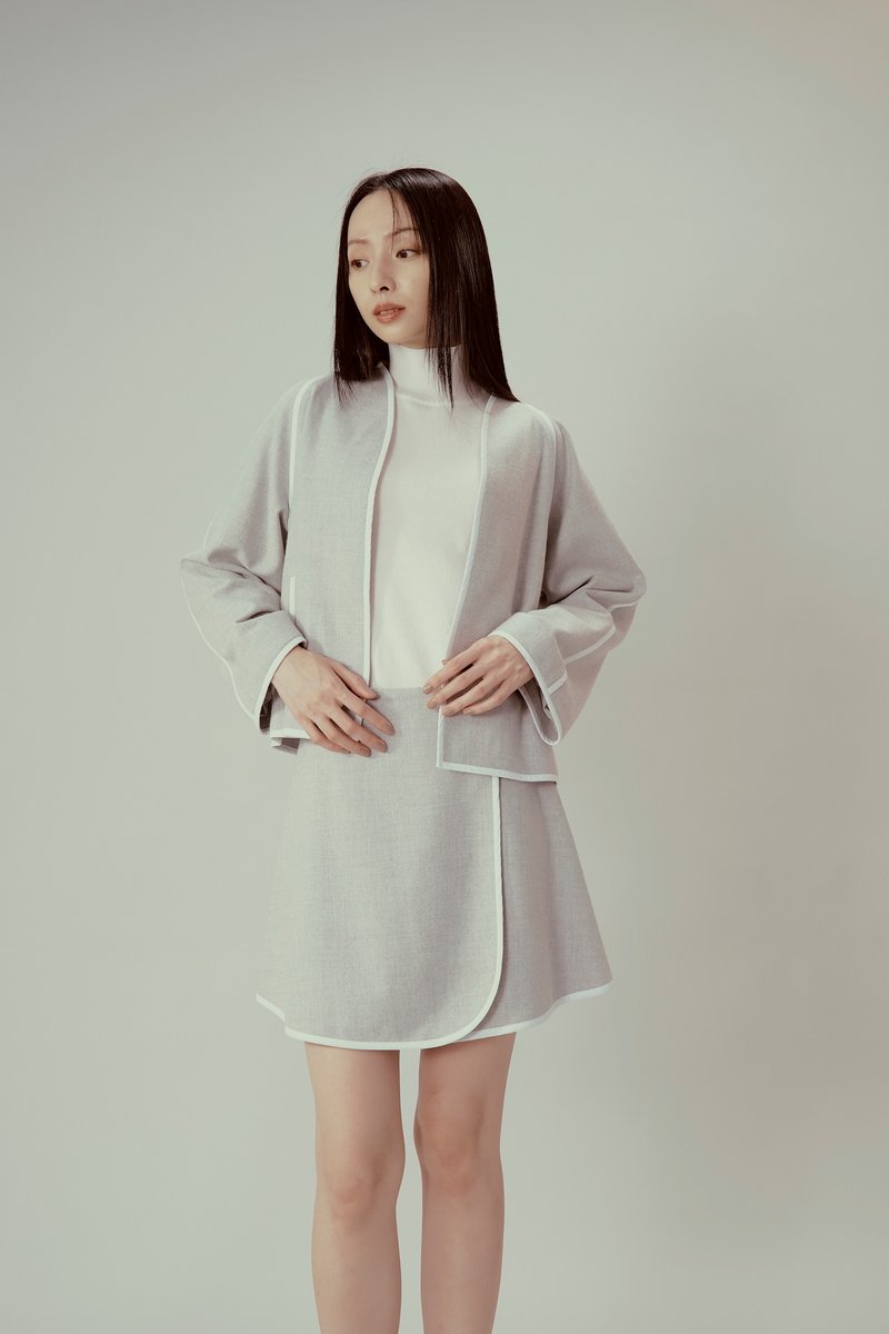 Gray Short Rolled white Trim Jacket - เสื้อแจ็คเก็ต - เส้นใยสังเคราะห์ 