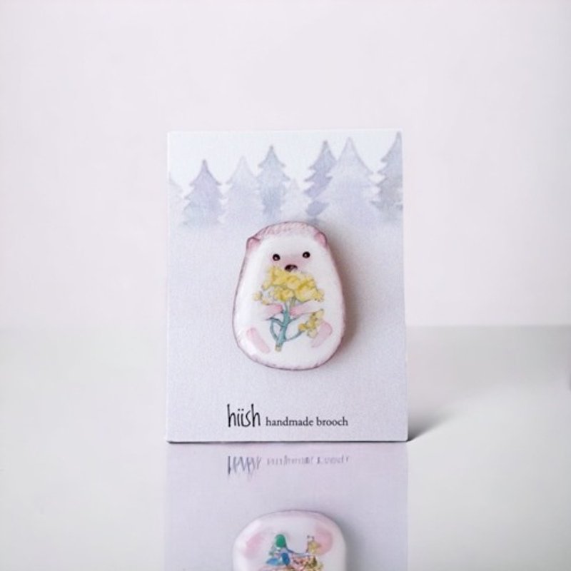 Rape blossom and hedgehog pin badge - Brooches - Plastic 