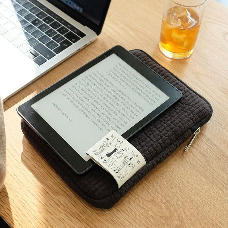 Quilted IPad Pouch (Mini/ 11inch) (Natural Black) - 電腦包/筆電包 - 棉．麻 黑色