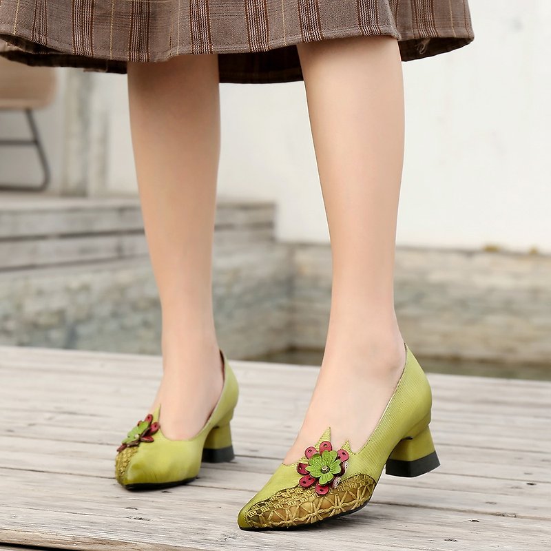 Handmade flower retro mid-heel shoes hollow women's thick heel - รองเท้าส้นสูง - หนังแท้ สีเขียว