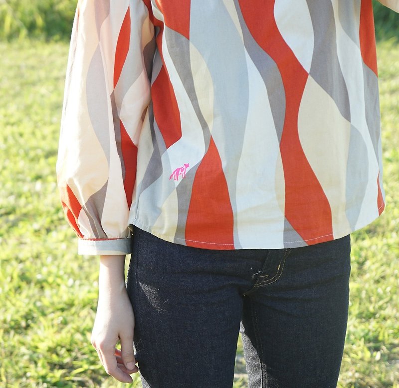 Yinke color geometric cute puppy streamline banging sleeve shirt / Limited - Women's Tops - Cotton & Hemp Red
