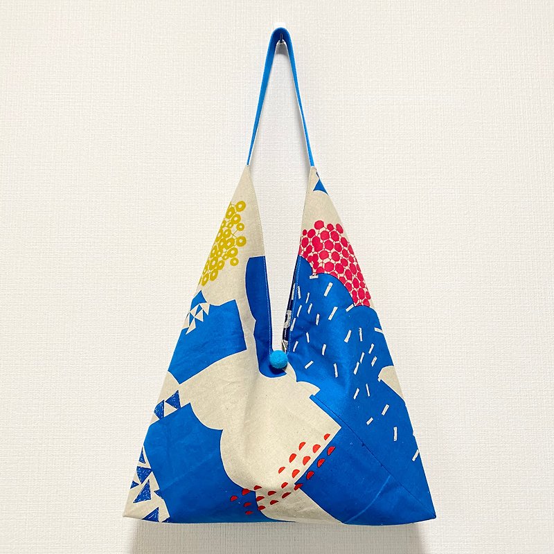 New stock/Japanese dumpling-shaped side backpack/large size/designer cloth blue big cloud