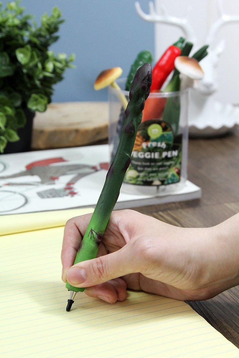 Japan Magnets Super Fun Stationery Realistic Vegetable Shaped Black Ball Pen (Jade Asparagus)-Spot - Ballpoint & Gel Pens - Plastic Green