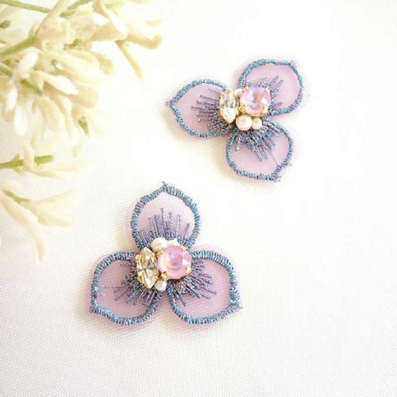 Hydrangea lace Clip-On, earrings (purple) - ต่างหู - โลหะ สีม่วง