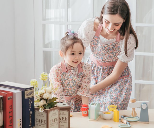 Mother Daughter Rose Fairytale Matching Aprons