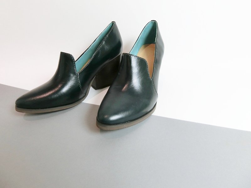 Painting # 8073 || Pointed high-heeled shoes modern trendy collection of seaweed dark green || - รองเท้าอ็อกฟอร์ดผู้หญิง - หนังแท้ สีเขียว