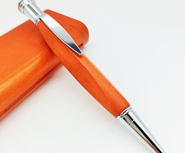 明るく幸せなオレンジ色の木製三角ペン ボールペン ペンケース 替え芯