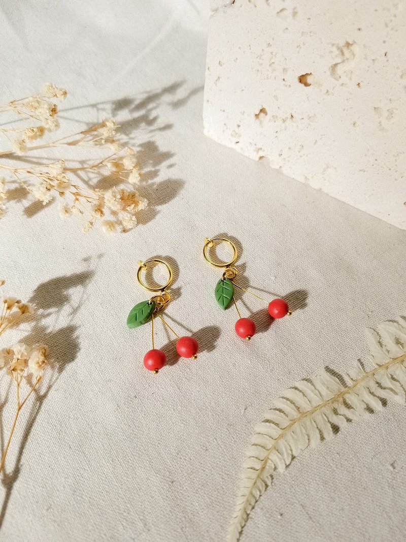 Summer Cherry Dangle Earrings/Clip On Earrings - ต่างหู - วัสดุอื่นๆ หลากหลายสี