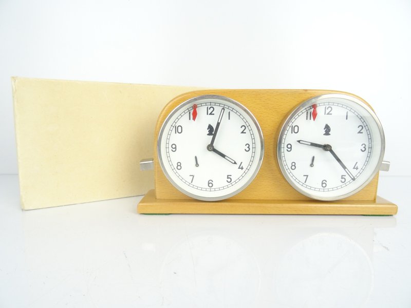 Vintage Antique MOM Chess Clock made in Hungary - 時鐘/鬧鐘 - 木頭 咖啡色