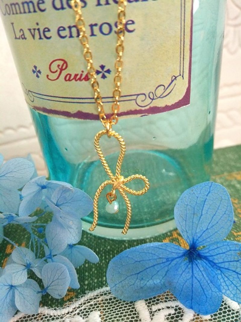 Garohands golden bow twist roll feel short chain temperament elegant gift A533 - Necklaces - Other Metals Gold