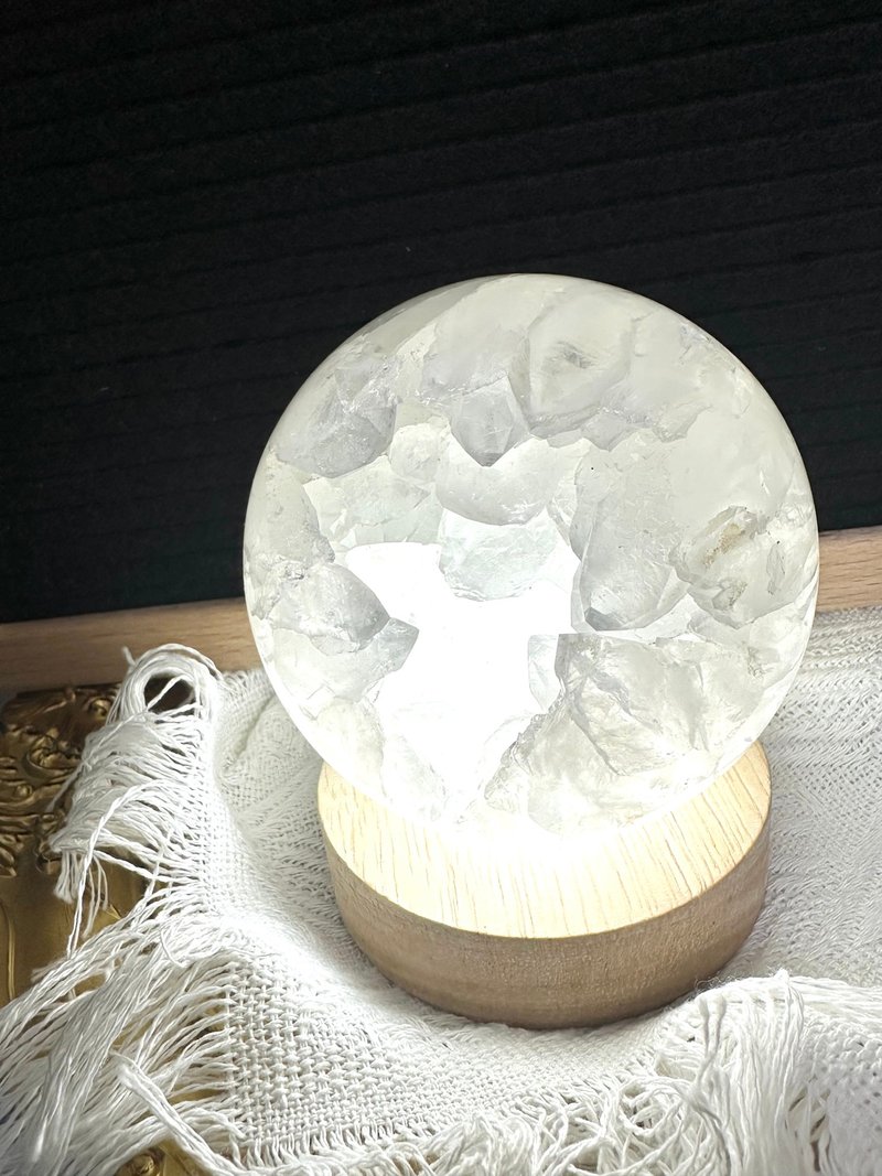 Crystal.EAA 水晶球 開口笑 白水晶洞 87mm - 擺飾/家飾品 - 水晶 白色