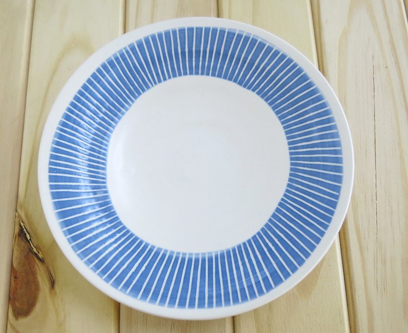 A line - handmade pottery plate (blue and gray) - จานเล็ก - วัสดุอื่นๆ สีน้ำเงิน