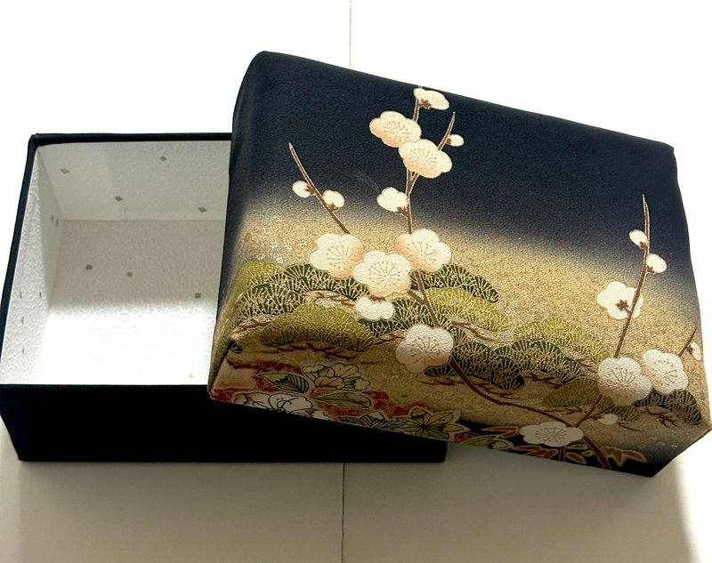 TAKARABAKO　日本の着物の生地を貼った収納箱です。日本製です。日本の文化を感じてください。P-10 - 収納用品 - シルク・絹 ブラック