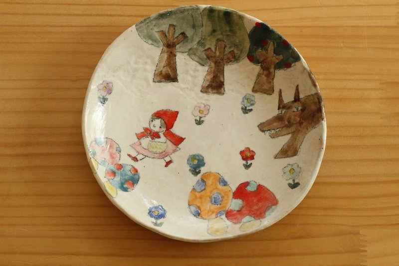 Powder drawing Little Red Riding Hood cake dish. - Small Plates & Saucers - Pottery 