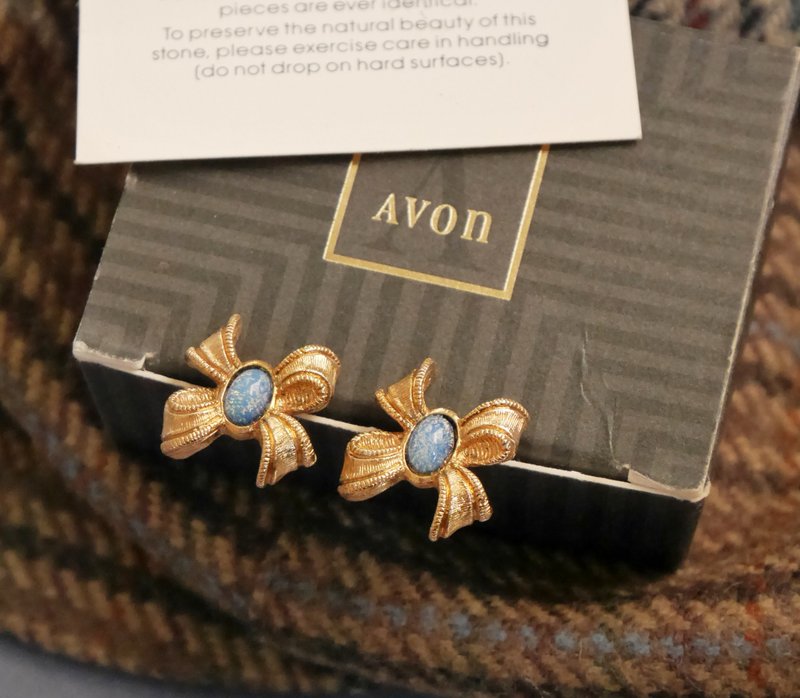 Old and Good Antique Jewelry 1994 Avon Gold Bow Natural Stone Needle Earrings P558 - Earrings & Clip-ons - Other Metals Gold