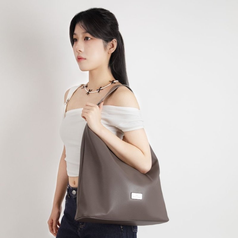 【DOUGHNUT】單肩包 流浪包 肩背包 手提包 托特包 Placid ER-灰 - 側背包/斜背包 - 人造皮革 灰色