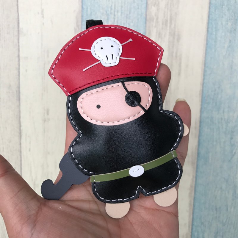 Healing small things black cute pirate hand-stitched leather charm large size - พวงกุญแจ - หนังแท้ สีดำ