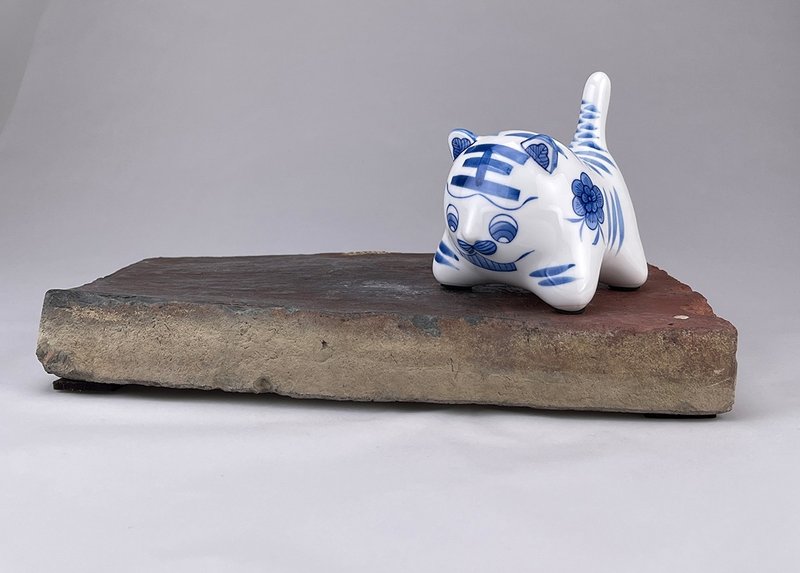 可愛青花手繪老虎│福虎相隨│好運相伴 - 擺飾/家飾品 - 瓷 藍色