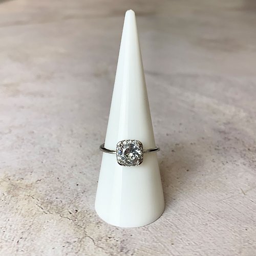 璃珠 RIJU |鑲嵌珠寶| 鋯石 鑲嵌寶石四爪圓形方塊戒指 一物一圖