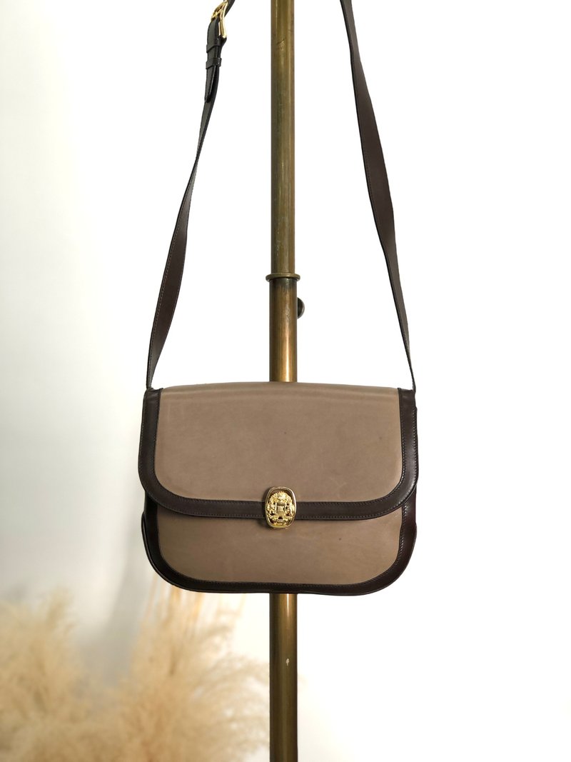 【 日本直送　名牌中古包 】CELINE セリーヌ ショルダーバッグ ベージュ×ブラウン エンブレム レザー フレーム vintage オールド jf47uv - 側背包/斜背包 - 真皮 咖啡色