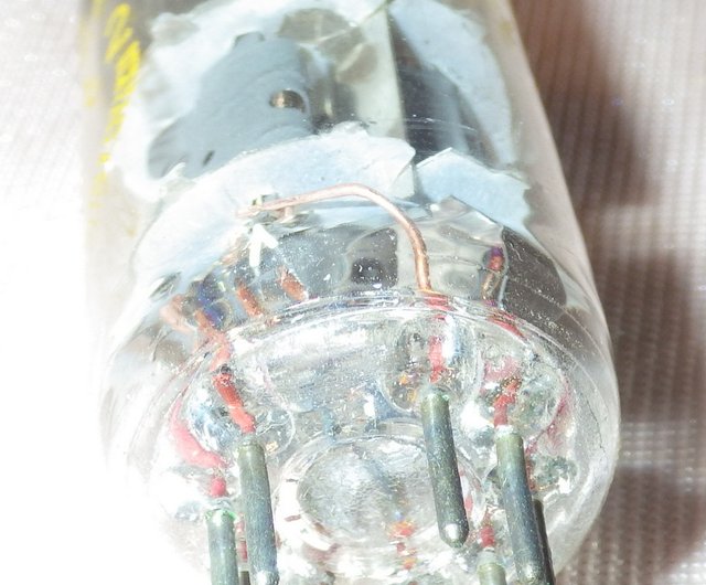 1x ECF82 テスラ三極管 - 五極管周波数コンバーター真空管バルブ 1x ECF82 テスラ三極管 - 五極管周波数コンバーター真空管バルブ