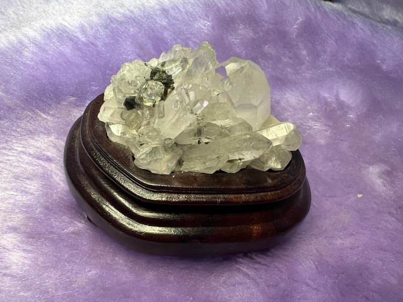 Bright Square - Epidote white Stone cluster (including log base) - Items for Display - Crystal White