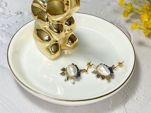 鯨象手作 Jing-Siang Handmade Jewelry 小寶石擁抱大珍珠 天然石珍珠耳環