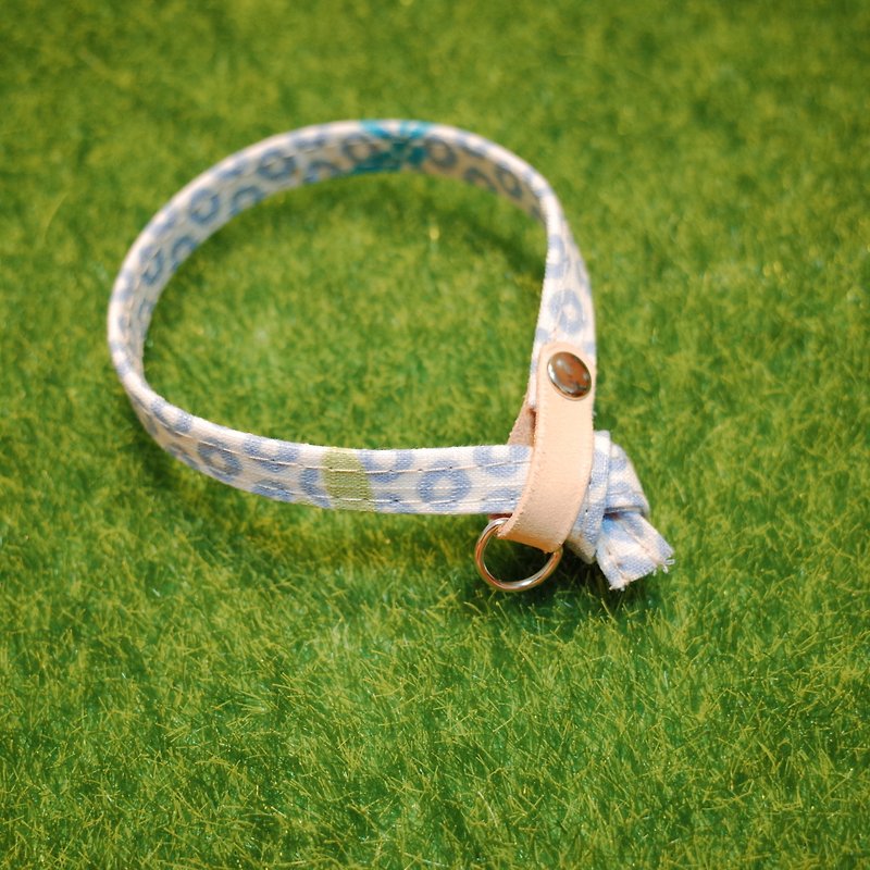 Cat collar (without tag) double-sided white leopard wild beauty random cloth - ปลอกคอ - ผ้าฝ้าย/ผ้าลินิน 