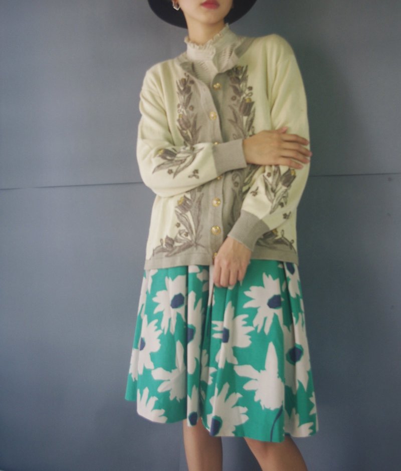 トレジャーハンティング - 古典的な刺繍チューリップ花のニットジャケット - ニット・セーター - ポリエステル ホワイト