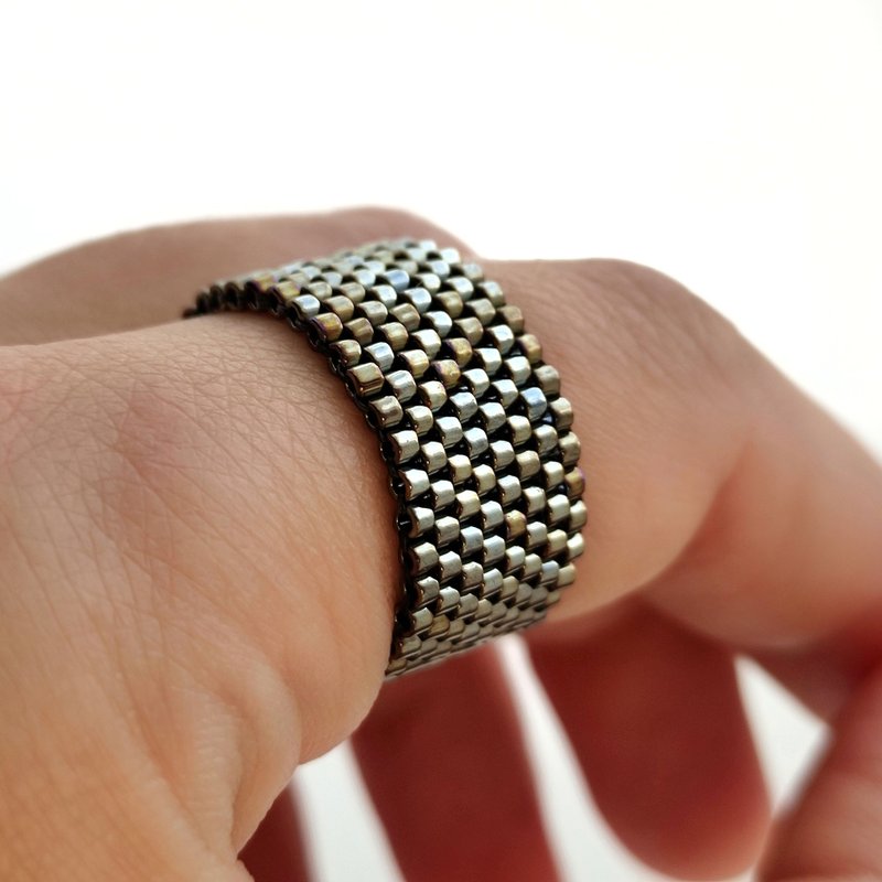 Metallic Steel Luster Beautiful bead ring Handmade jewelry Wide flexible ring - 戒指 - 玻璃 銀色