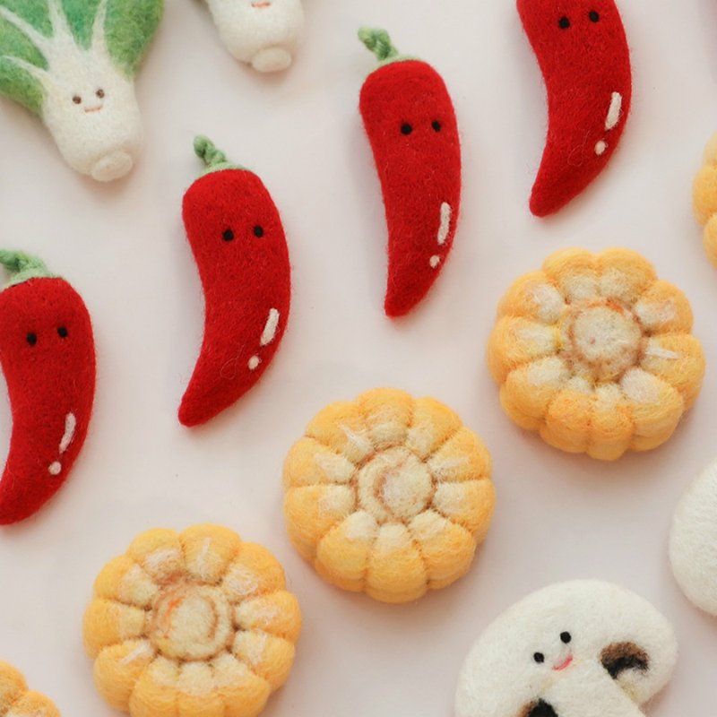 Wool felt hand-made hot pot series vegetables corn pepper mushroom original handmade brooch/pin jewelry - Brooches - Wool Yellow